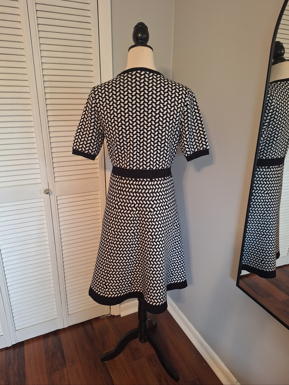 DKNY houndstooth For And Flare Sweater Dress Medium *H - Picture 6 of 7